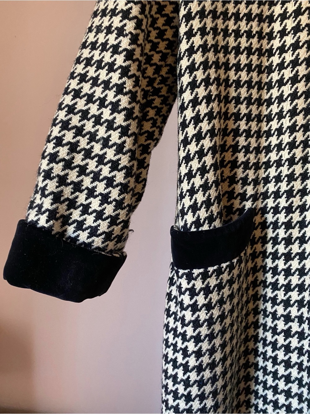 CHRISTIAN DIOR wool & velvet houndstooth coat - Picture 4 of 5